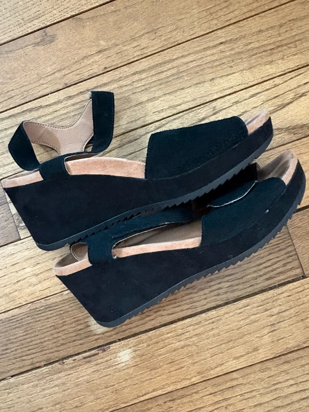 Vionic  Hoola Astrid II Wedge Sandals Sz 9.5 Black Suede Adjustable Straps